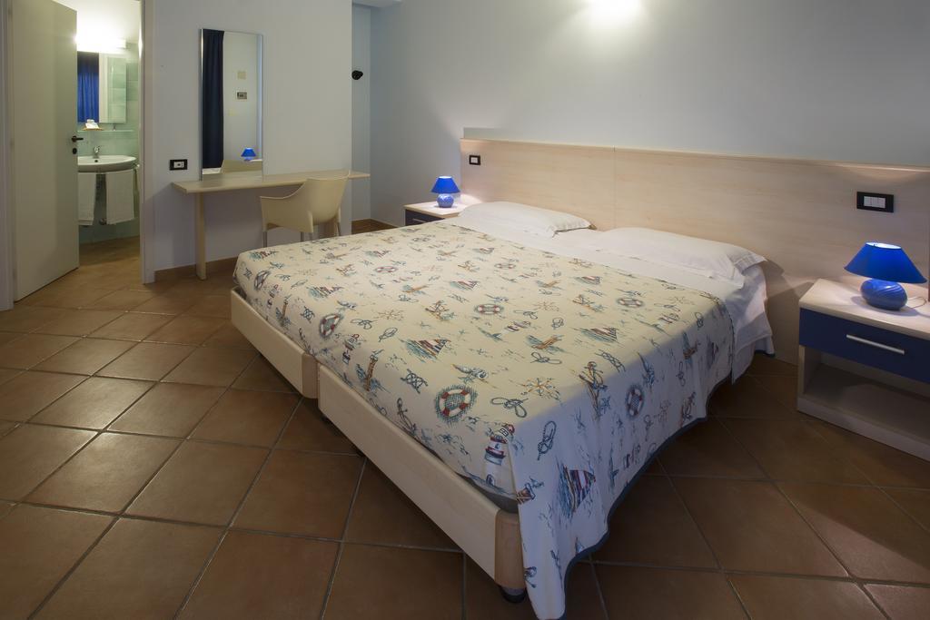Hotel Vila Bahia Numana Quarto foto