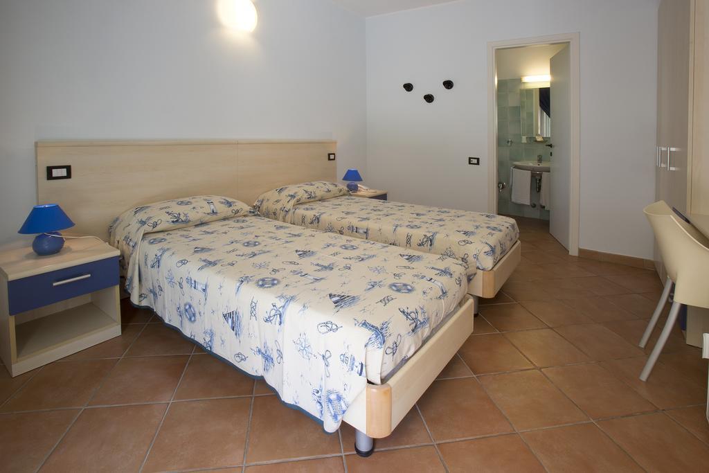 Hotel Vila Bahia Numana Quarto foto